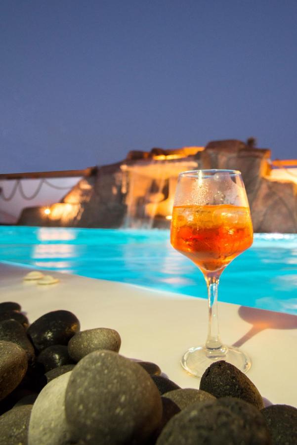 La Belle Vie - Santorini - Adults Only Apartman Kamári Kültér fotó
